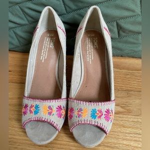 Toms, Tan Espadrilles